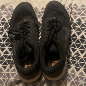 Barely worn Nike shoes